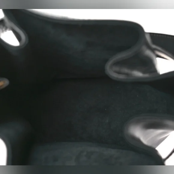 $2000 Authentic LOUIS VUITTON Epi Sac D'Epaule in Black. - Picture 10 of 17